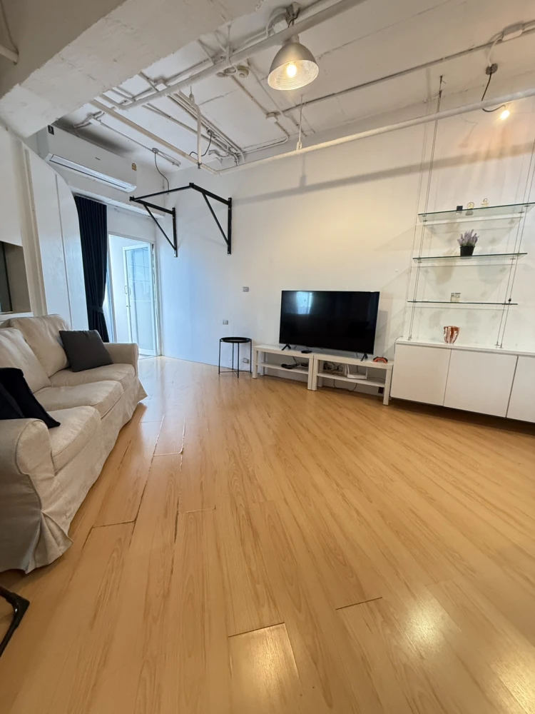 For rent, Wittayu Complex, very high floor, beautiful view of Bangkok at night, stylishly decorated, hurry and book now.