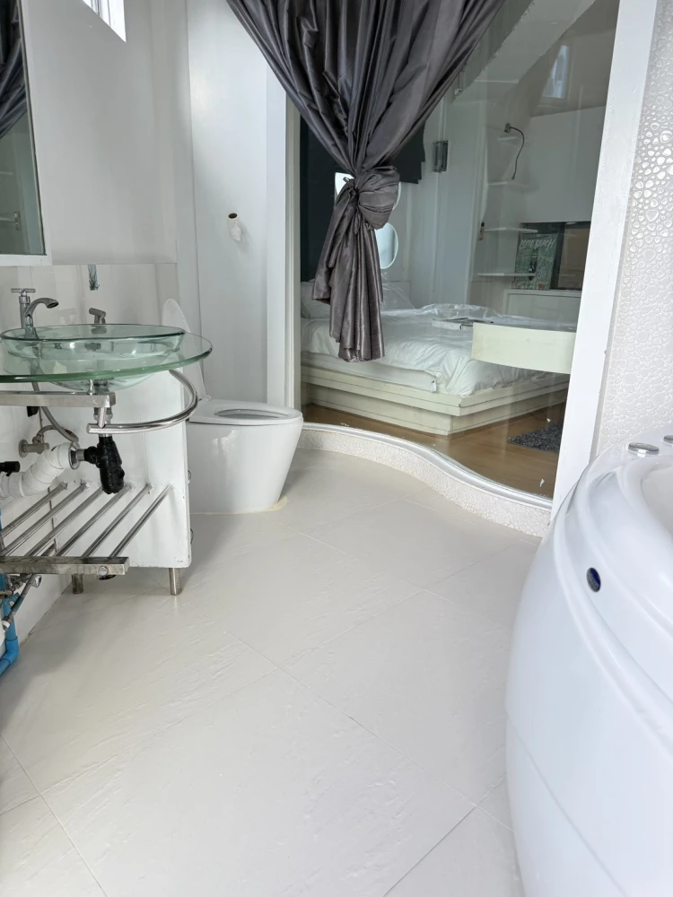 For rent, Wittayu Complex, very high floor, beautiful view of Bangkok at night, stylishly decorated, hurry and book now.