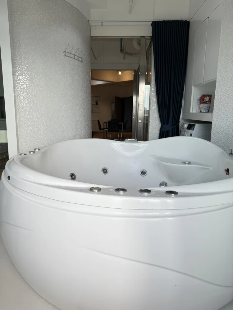 For rent, Wittayu Complex, very high floor, beautiful view of Bangkok at night, stylishly decorated, hurry and book now.