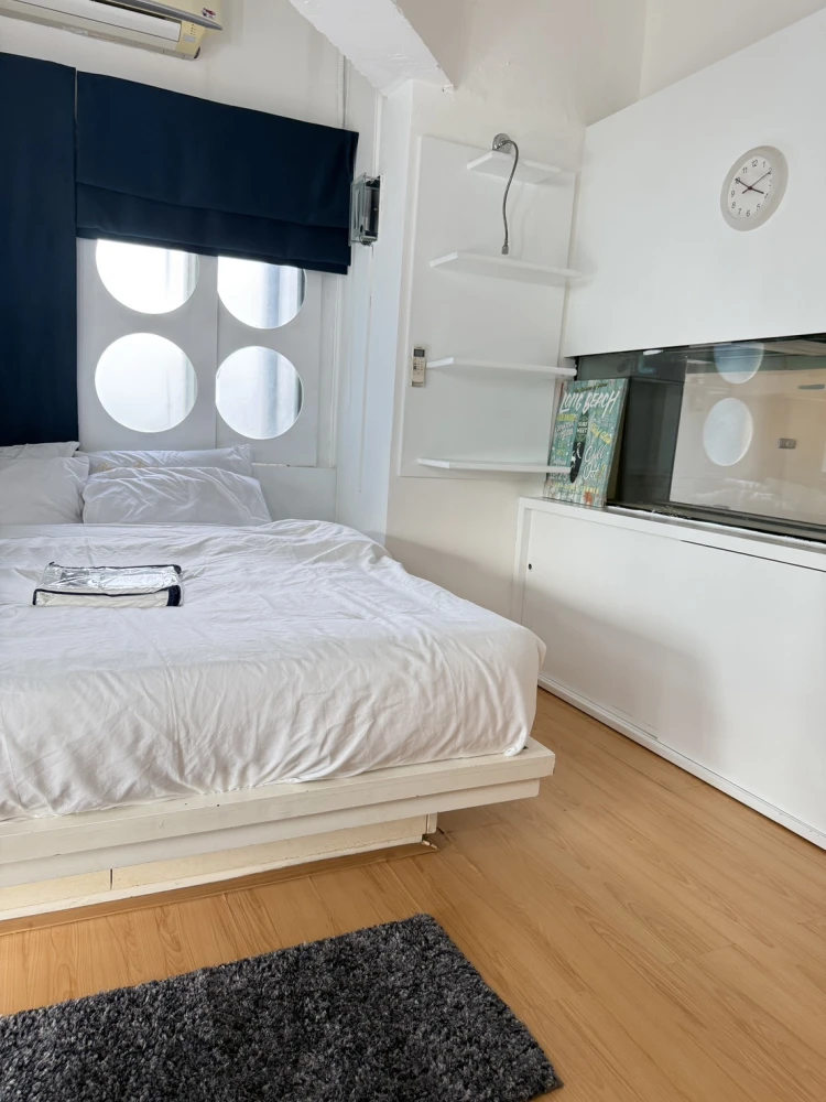 For rent, Wittayu Complex, very high floor, beautiful view of Bangkok at night, stylishly decorated, hurry and book now.