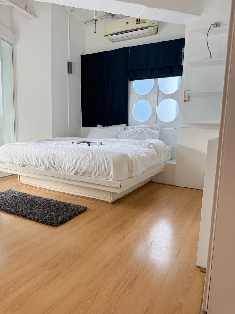 For rent, Wittayu Complex, very high floor, beautiful view of Bangkok at night, stylishly decorated, hurry and book now.