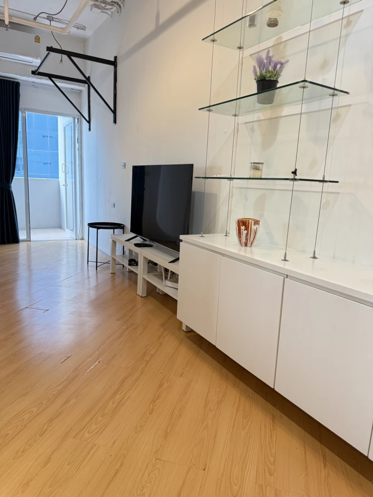 For rent, Wittayu Complex, very high floor, beautiful view of Bangkok at night, stylishly decorated, hurry and book now.