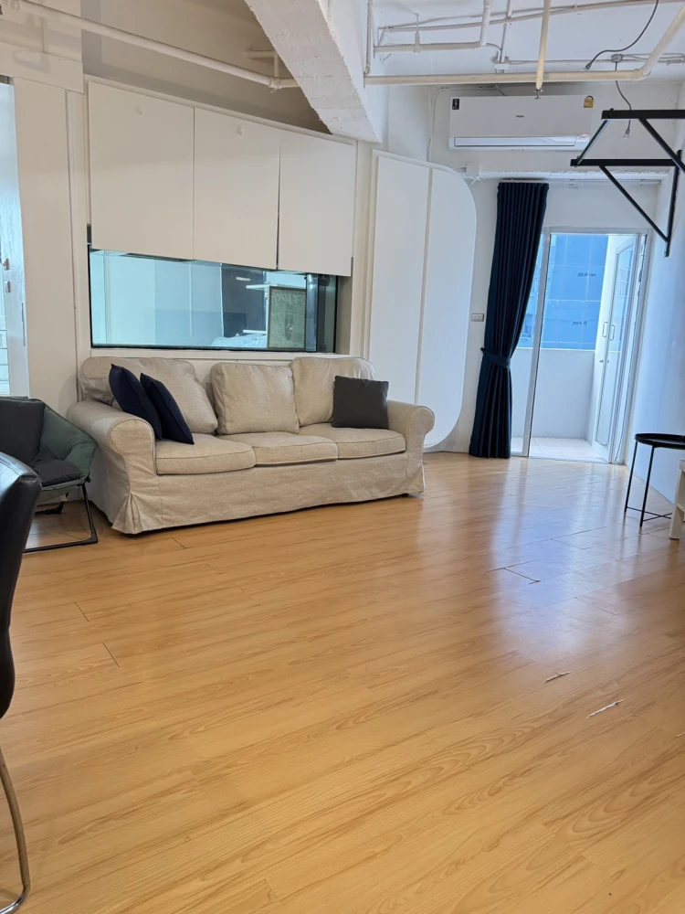 For rent, Wittayu Complex, very high floor, beautiful view of Bangkok at night, stylishly decorated, hurry and book now.