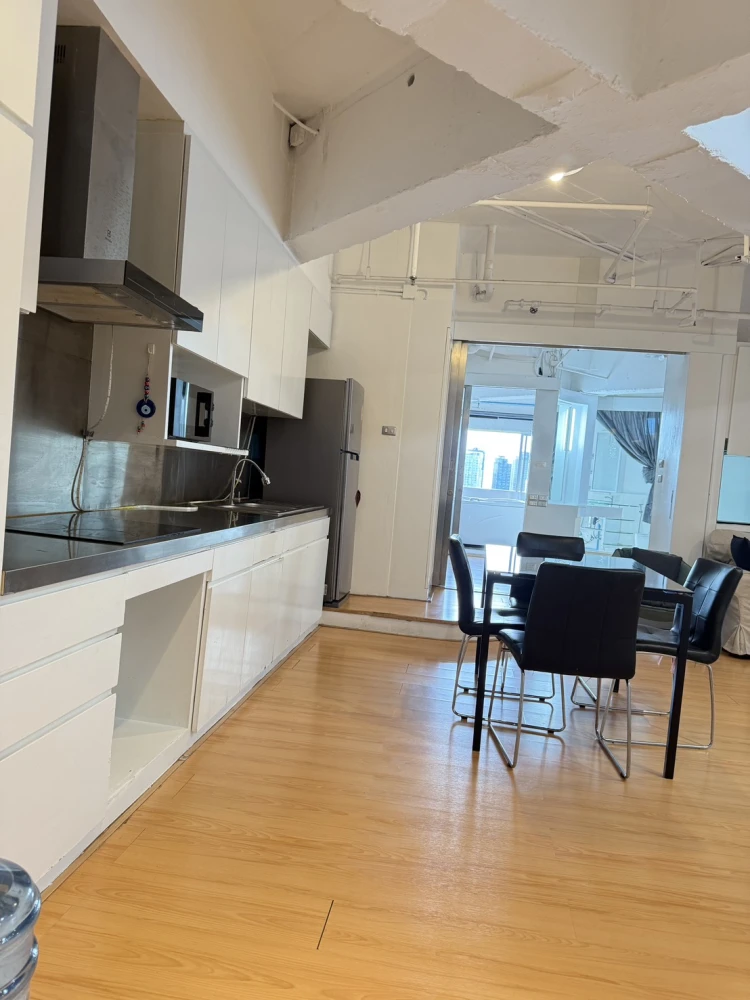 For rent, Wittayu Complex, very high floor, beautiful view of Bangkok at night, stylishly decorated, hurry and book now.