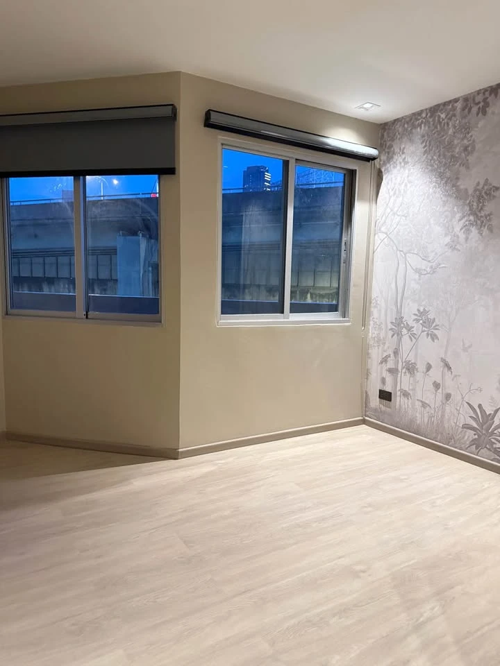 For rent: Wittayu Complex, 3rd floor room, super chill pool view, beautiful view of Bangkok at night, modern decoration, reserve now!
