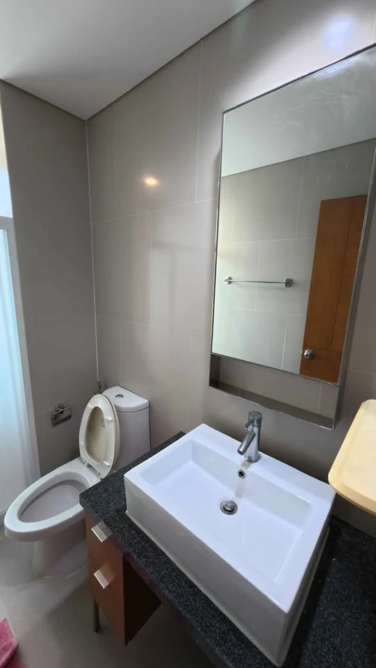 Villa for rent in Sathorn. Large room with great, unobstructed view. Quiet and peaceful. Fully furnished with appliances. Book now!