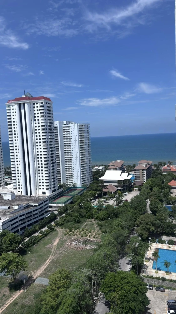 For rent: Sea view condo, high floor, spacious and comfortable. Book now!