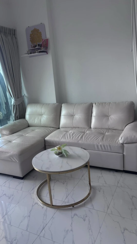 For rent: Sea view condo, high floor, spacious and comfortable. Book now!