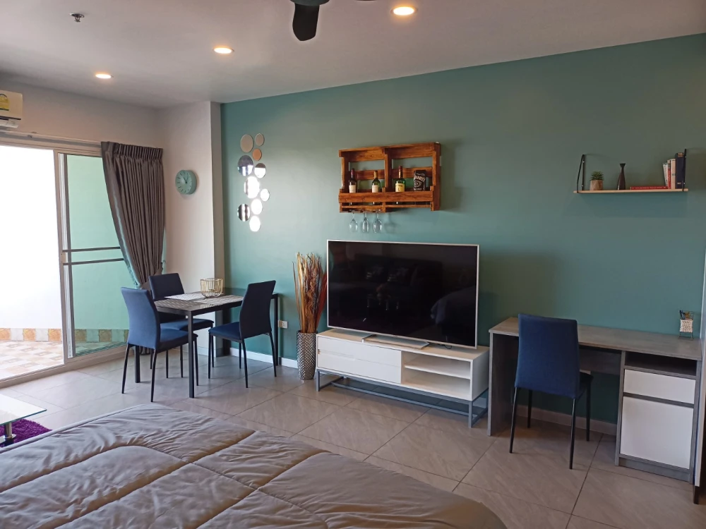 For rent, Jomtien Sea View Condominium 1-8 (Jomtien), 6th floor, Pattaya side, fully furnished, don't miss it.