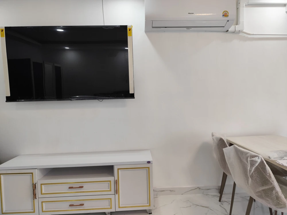 For rent, Jomtien Sea View Condominium 5, Building D, 14th floor, city view + sea view, full set of furniture, you can't miss it.