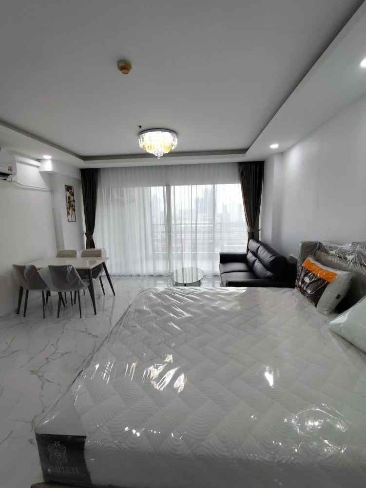 For rent, Jomtien Sea View Condominium 5, Building D, 14th floor, city view + sea view, full set of furniture, you can't miss it.