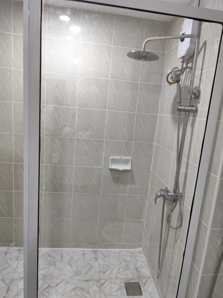 For rent, Jomtien Sea View Condominium 5, Building D, 14th floor, city view + sea view, full set of furniture, you can't miss it.
