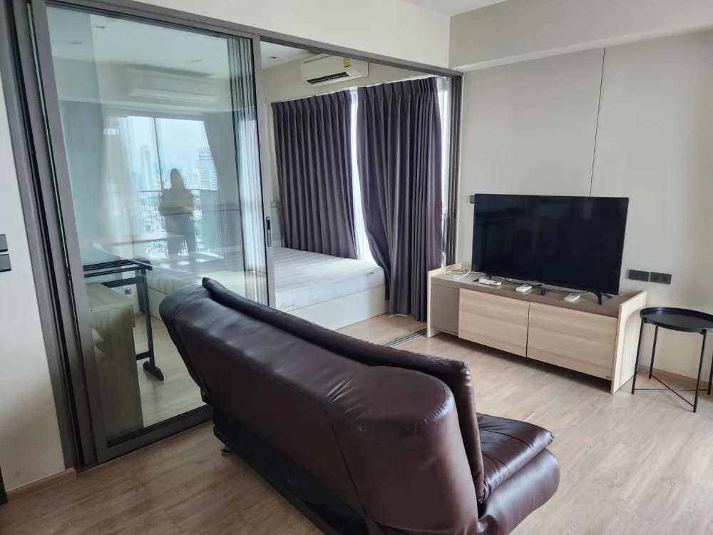 For rent, Whizdom Station Ratchada-Thapra, 31st floor, spacious room, comfortable, fully furnished, book now.