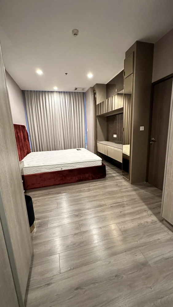 For rent: Whizdom Essence, 28th floor, beautiful room, fully decorated. Let me tell you, it's very livable. Book now.