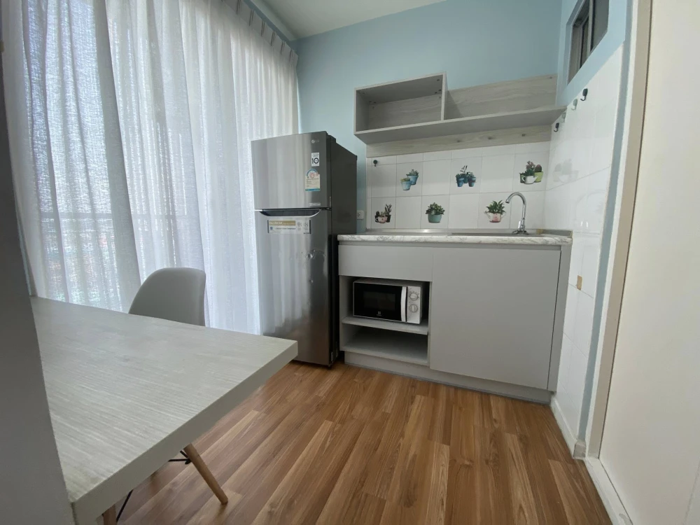 For rent: V Condo Ladkrabang Phase A, exterior view, furnished, appliances ready to use. Don't miss out!