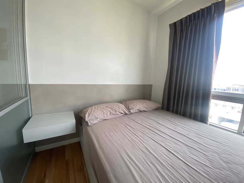For rent: V Condo Ladkrabang Phase A, exterior view, furnished, appliances ready to use. Don't miss out!