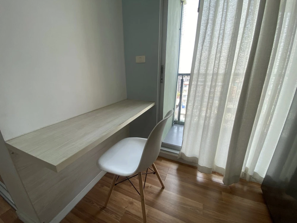 For rent: V Condo Ladkrabang Phase A, exterior view, furnished, appliances ready to use. Don't miss out!