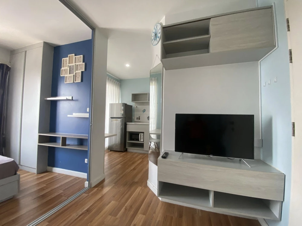 For rent: V Condo Ladkrabang Phase A, exterior view, furnished, appliances ready to use. Don't miss out!