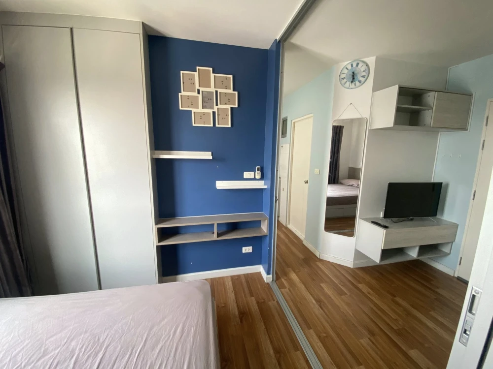 For rent: V Condo Ladkrabang Phase A, exterior view, furnished, appliances ready to use. Don't miss out!