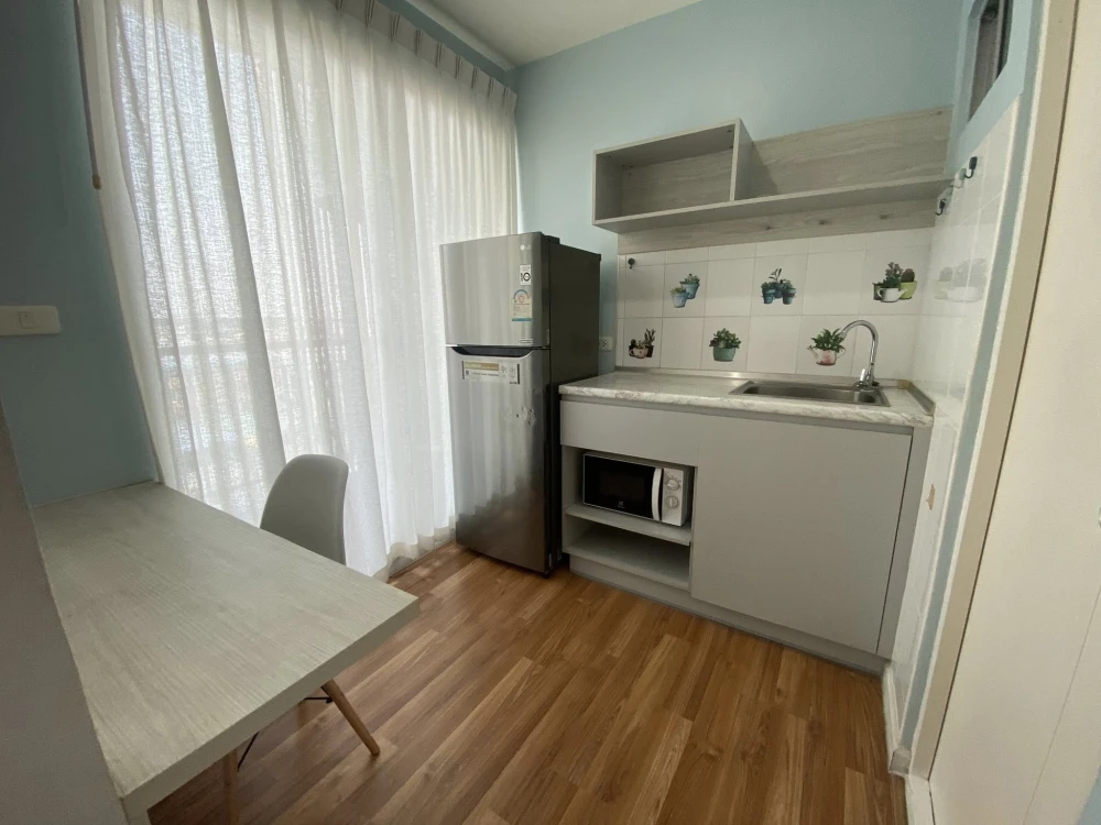For rent: V Condo Ladkrabang Phase A, exterior view, furnished, appliances ready to use. Don't miss out!