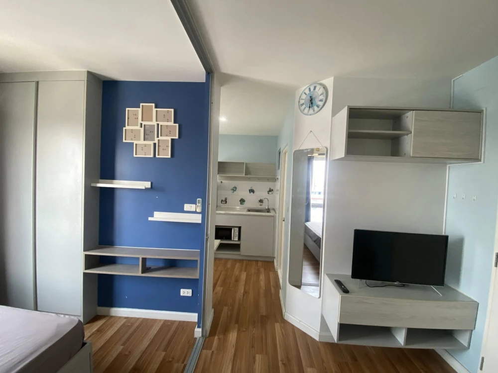 For rent: V Condo Ladkrabang Phase A, exterior view, furnished, appliances ready to use. Don't miss out!