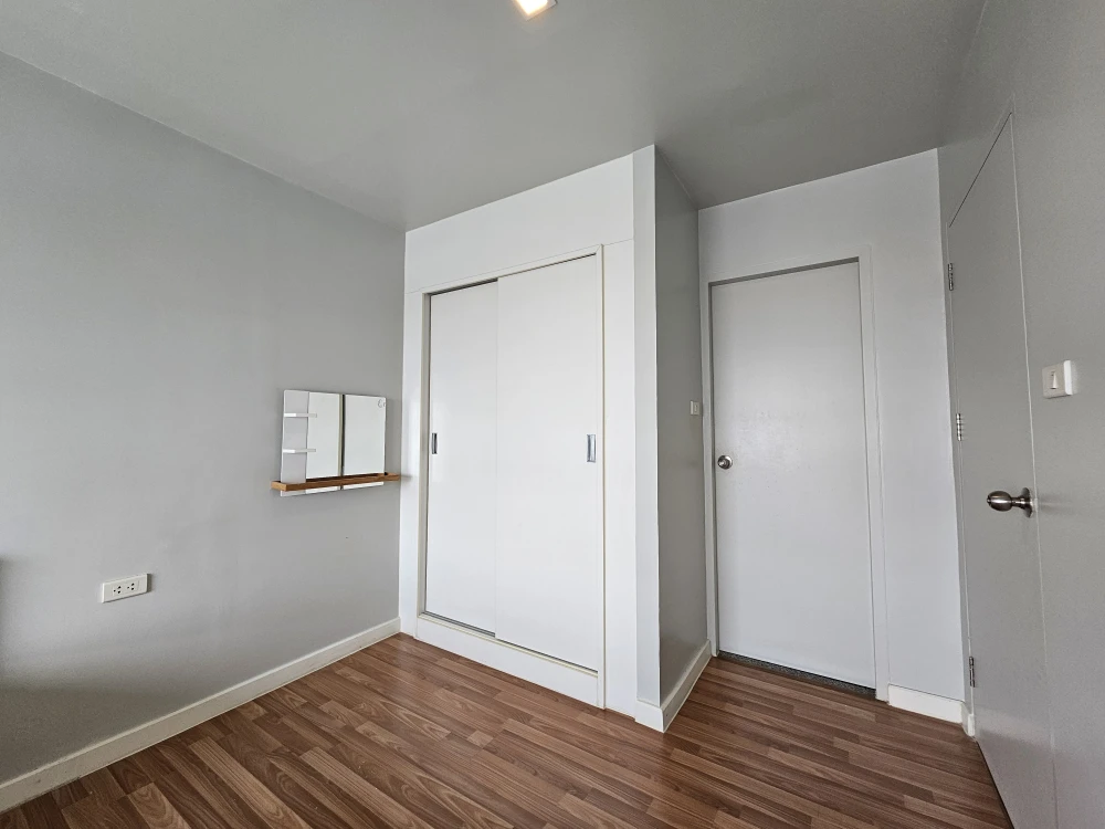For rent, V Condo Ekkamai-Ramintra, near BTS Watcharaphon Station.