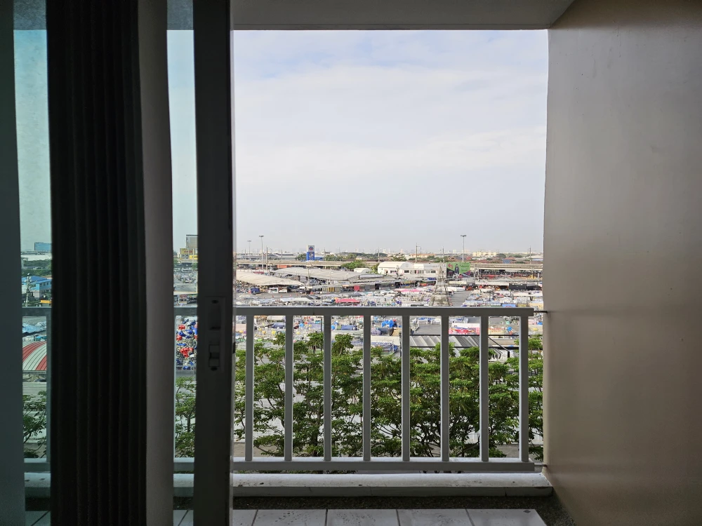 For rent, V Condo Ekkamai-Ramintra, near BTS Watcharaphon Station.