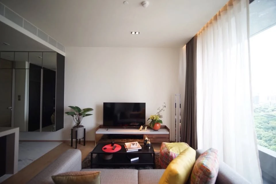 For rent: Saladaeng One, 17th floor, with a beautiful view of Lumpini Park, spacious area, fully furnished, just bring your own luggage and move in.