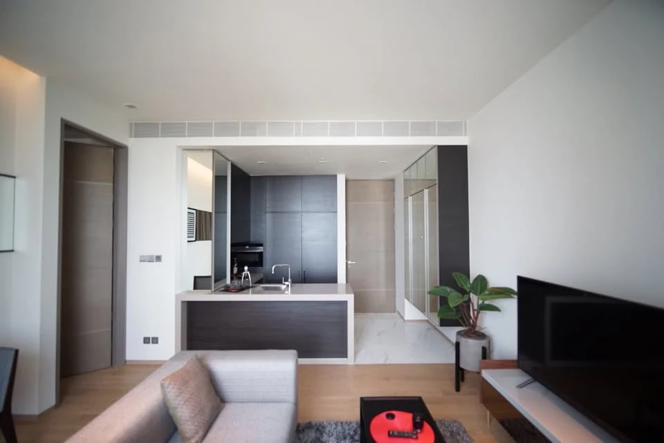 For rent: Saladaeng One, 17th floor, with a beautiful view of Lumpini Park, spacious area, fully furnished, just bring your own luggage and move in.