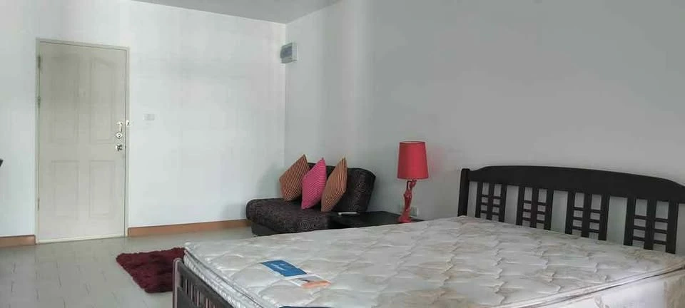 For rent: Supalai City Resort Ratchada-Huai Khwang, studio room, 1 bathroom, view facing the project, hurry and reserve now!