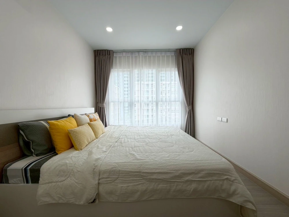 For rent: Supalai City Resort Charansanitwong 91. The balcony overlooks the swimming pool, giving you a resort-like feel – perfect for relaxation.
