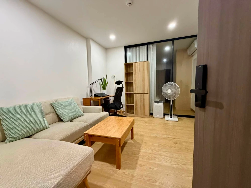 For rent: Supalai City Resort Sukhumvit 107. Quiet and private atmosphere. Clean room with complete furniture and appliances. "Just bring your suitcas