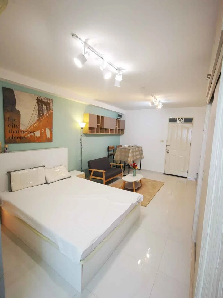 For Rent: Supalai City Home Ratchada. Bright and inviting unit decorated in blue tones, fully furnished. Book now!
