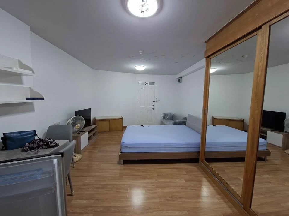 For rent: Supalai City Home Ratchada. Quiet and peaceful, with a separate kitchen area. Fully furnished and equipped with appliances. Book now!