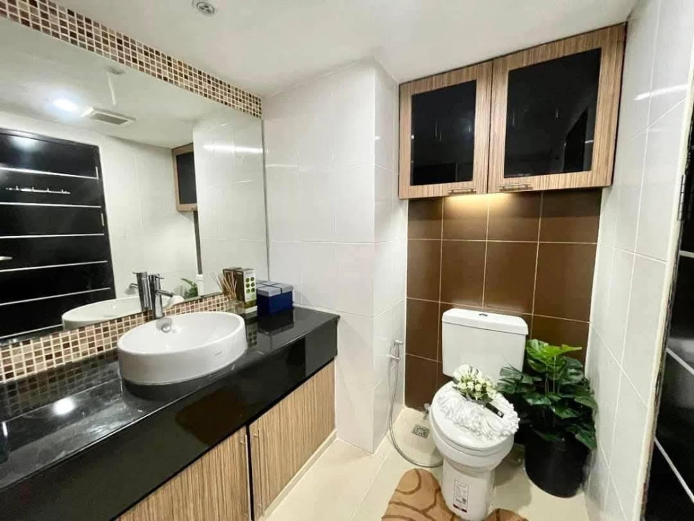For rent: Supalai Park Phahon Yothin 21, 25th floor, beautifully decorated room, fully built-in furniture. Interested? Reserve now!