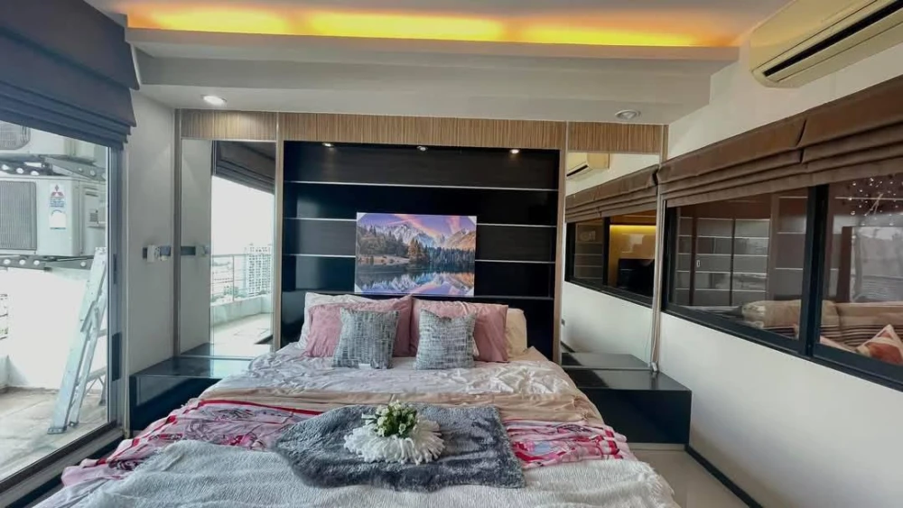 For rent: Supalai Park Phahon Yothin 21, 25th floor, beautifully decorated room, fully built-in furniture. Interested? Reserve now!