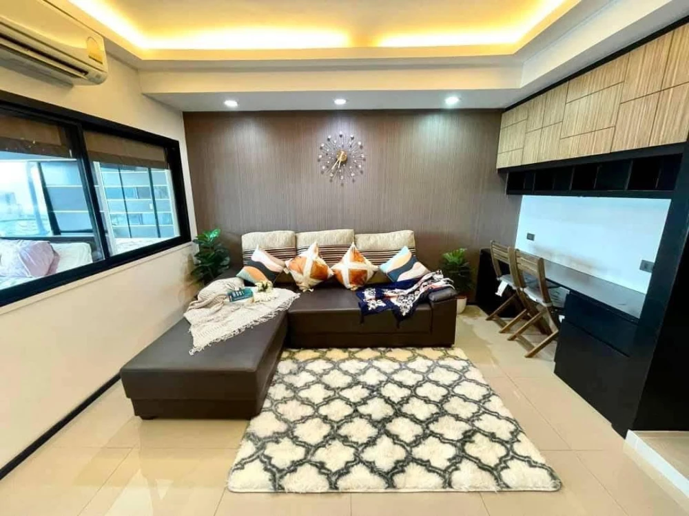 For rent: Supalai Park Phahon Yothin 21, 25th floor, beautifully decorated room, fully built-in furniture. Interested? Reserve now!