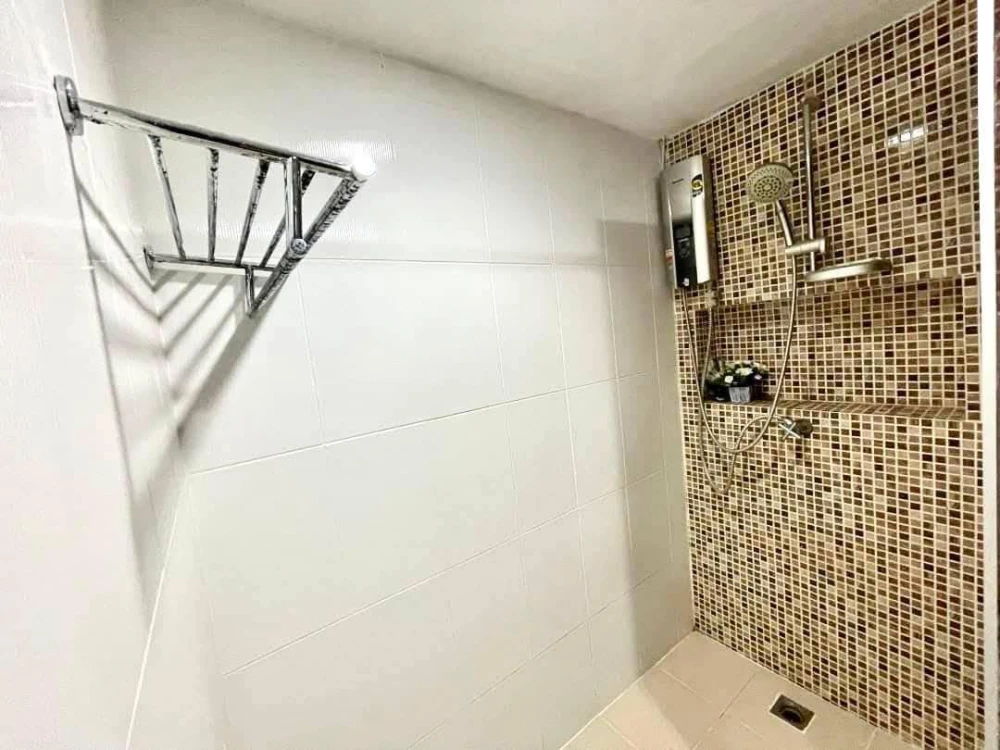 For rent: Supalai Park Phahon Yothin 21, 25th floor, beautifully decorated room, fully built-in furniture. Interested? Reserve now!