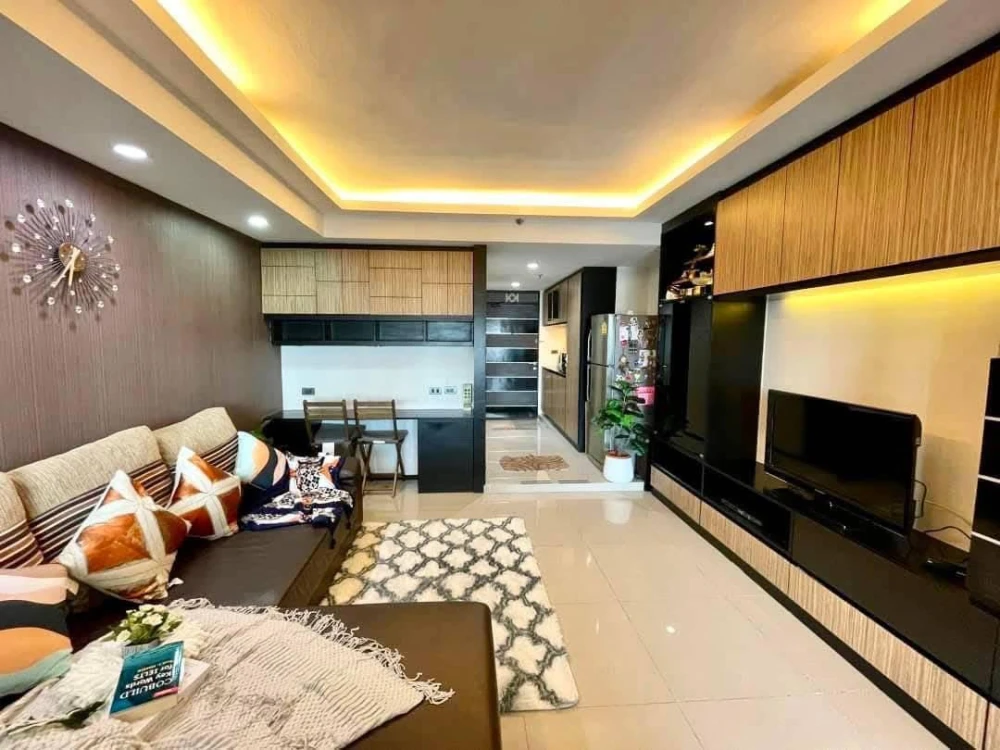 For rent: Supalai Park Phahon Yothin 21, 25th floor, beautifully decorated room, fully built-in furniture. Interested? Reserve now!