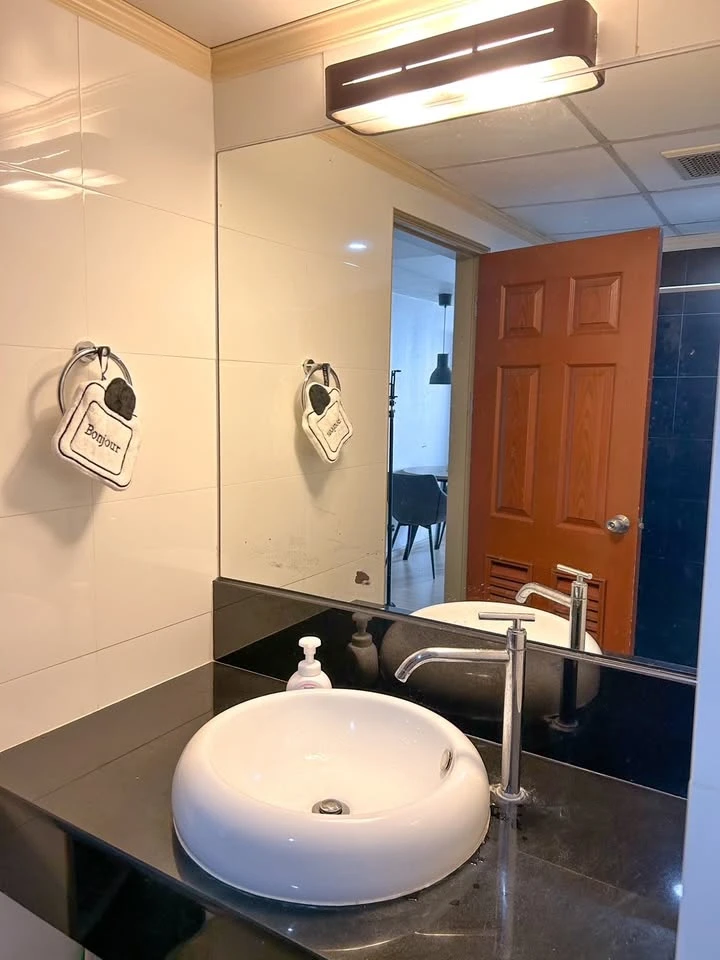 For rent Supalai Park Phahon Yothin 21, studio room, size 45 square meters, decorated in a minimalist style, simple but looks very good. Interested, b