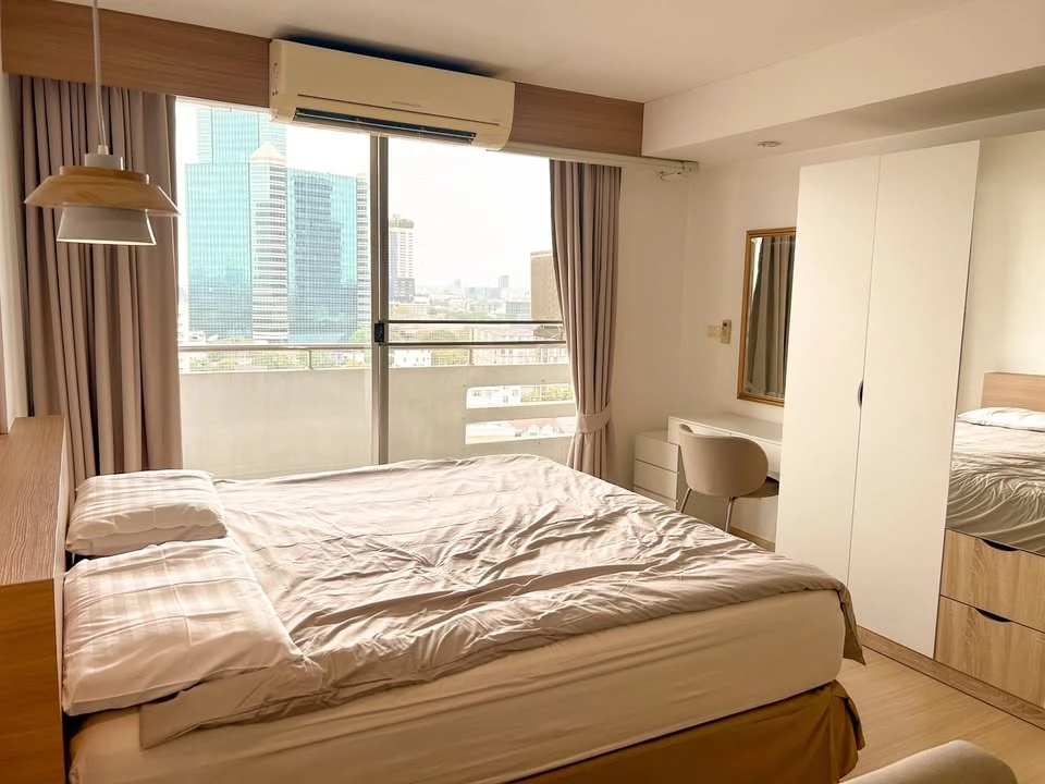 For rent Supalai Park Phahon Yothin 21, studio room, size 45 square meters, decorated in a minimalist style, simple but looks very good. Interested, b