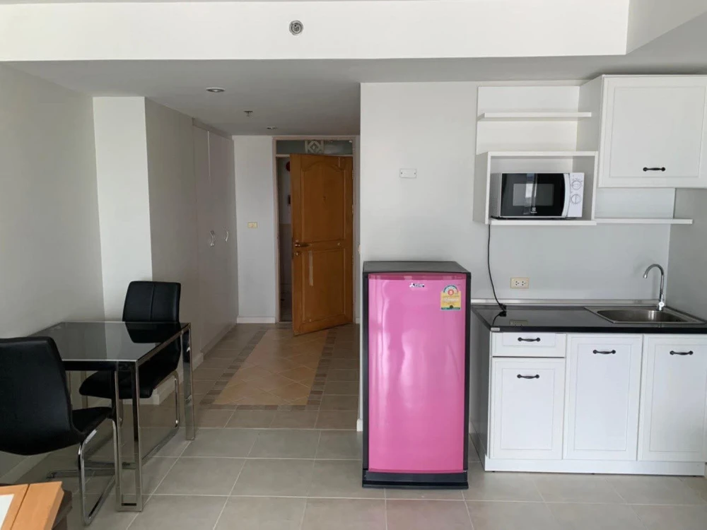 For rent: Supalai Park Phaholyothin 21. Spacious room with ample usable space at an affordable price. Book now before you miss this opportunity!