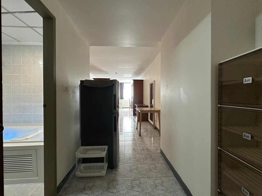 For rent: Supalai Park Phaholyothin 21. Spacious room with ample living space. Fully furnished with appliances. Book now, don't miss out!