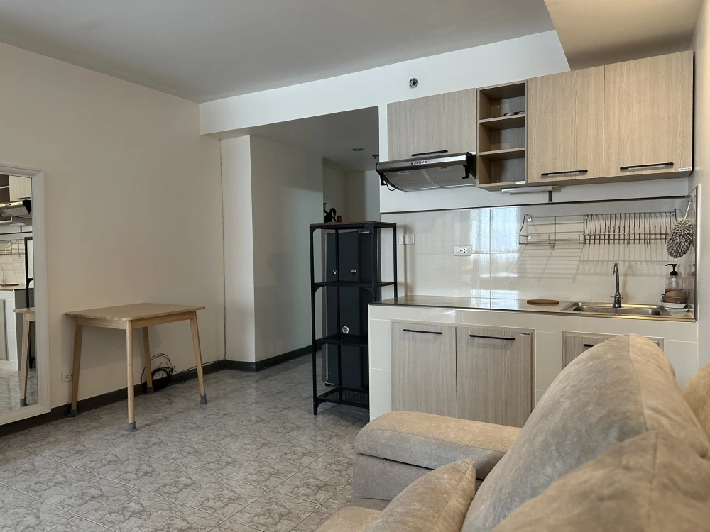 For rent: Supalai Park Phaholyothin 21. Spacious room with ample living space. Fully furnished with appliances. Book now, don't miss out!