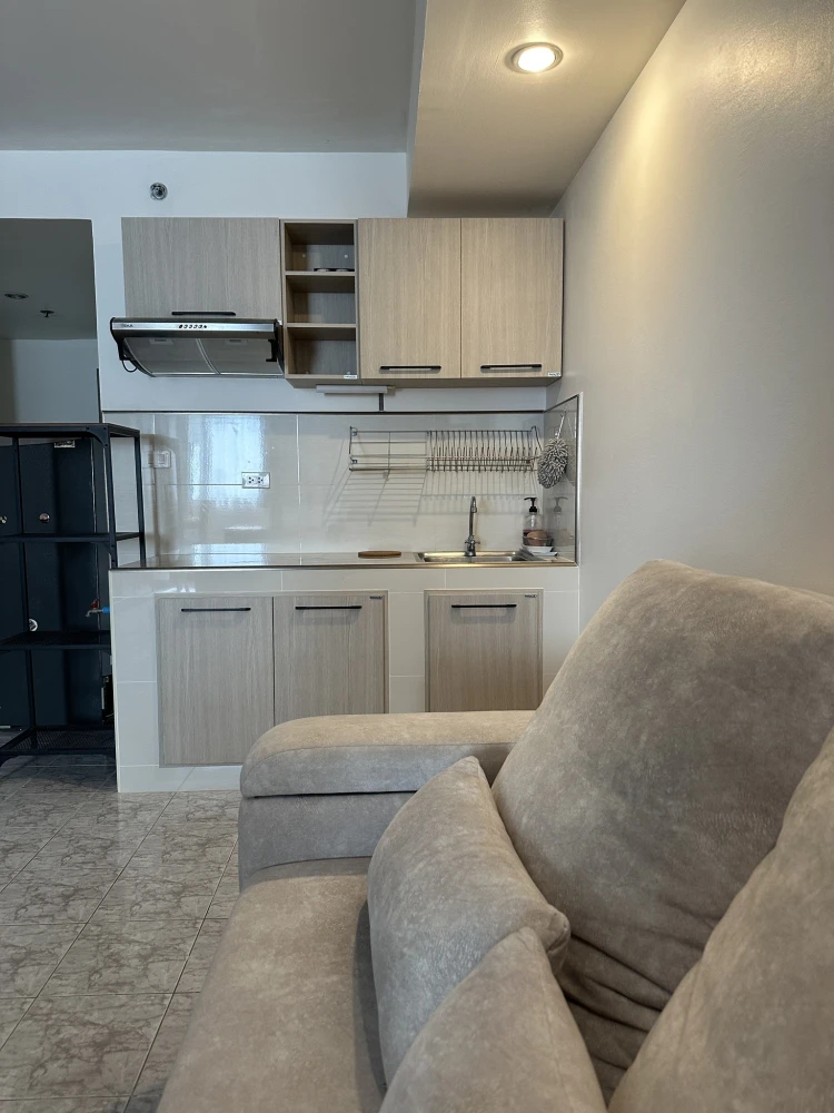 For rent: Supalai Park Phaholyothin 21. Spacious room with ample living space. Fully furnished with appliances. Book now, don't miss out!
