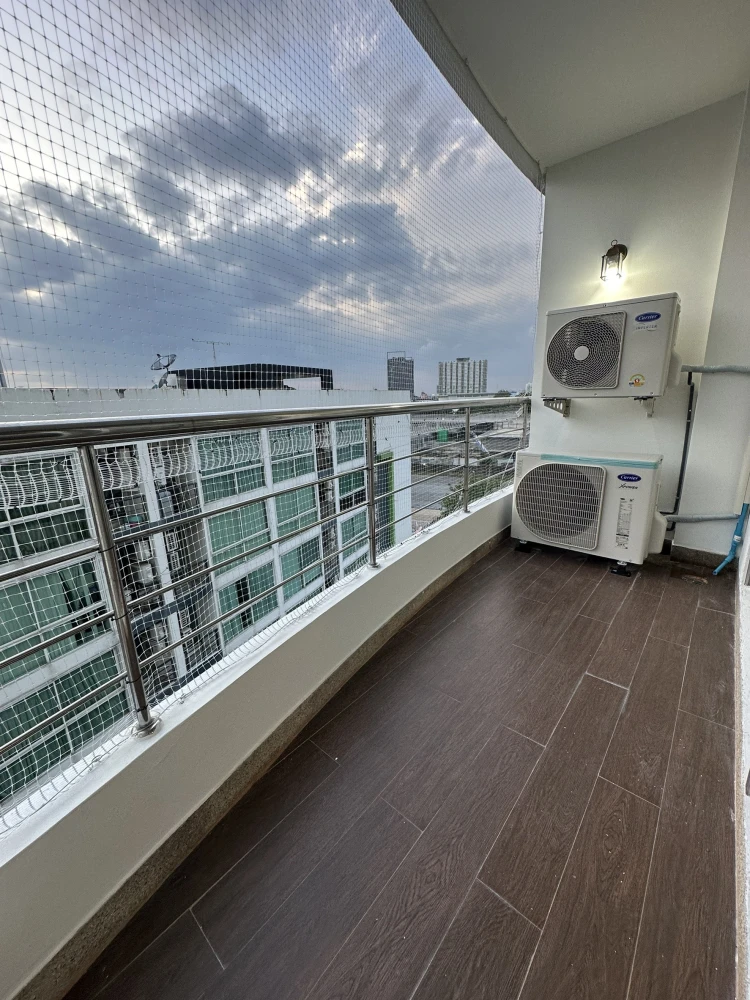 For rent, Supalai Park Phaholyothin 21, nice room, wide balcony, good furniture. You need to reserve this.