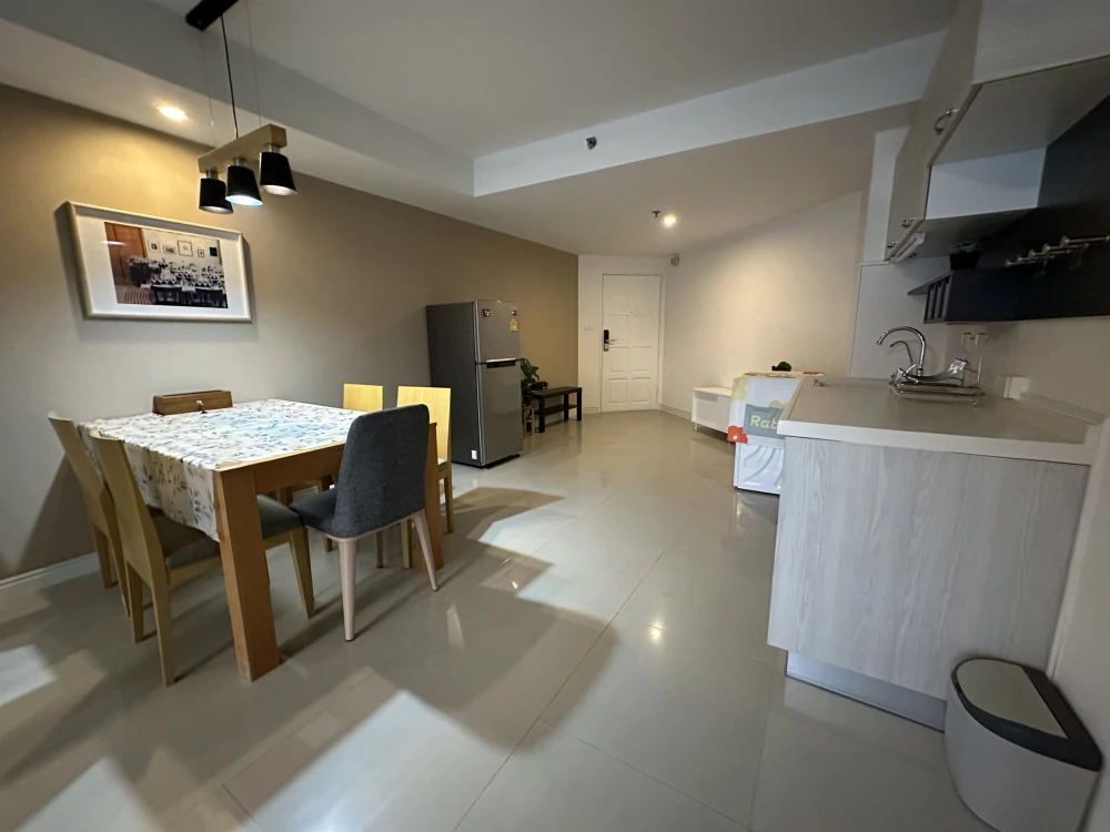 For rent, Supalai Park Phaholyothin 21, nice room, wide balcony, good furniture. You need to reserve this.
