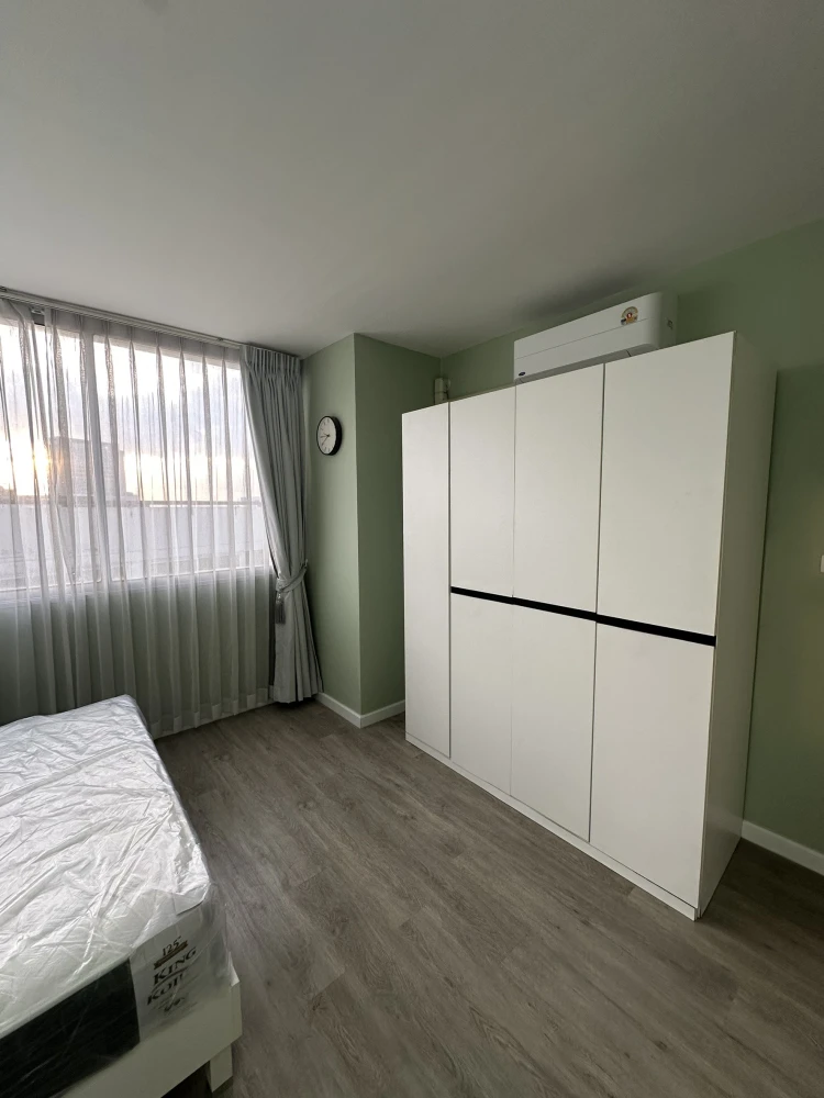 For rent, Supalai Park Phaholyothin 21, nice room, wide balcony, good furniture. You need to reserve this.