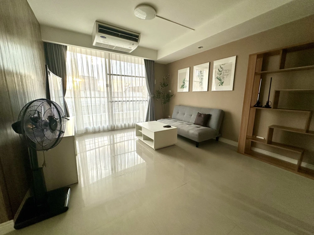 For rent, Supalai Park Phaholyothin 21, nice room, wide balcony, good furniture. You need to reserve this.