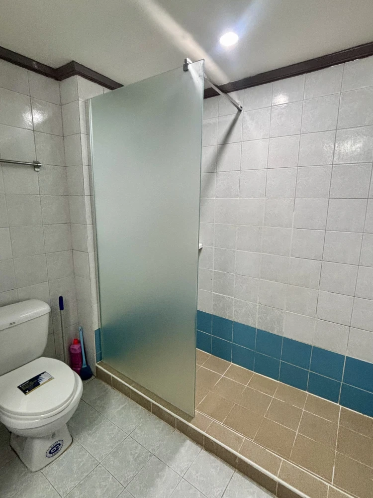 For rent Supalai Park Phahon Yothin 21, room on a very high floor (28th floor), divided into separate rooms, don't miss it.